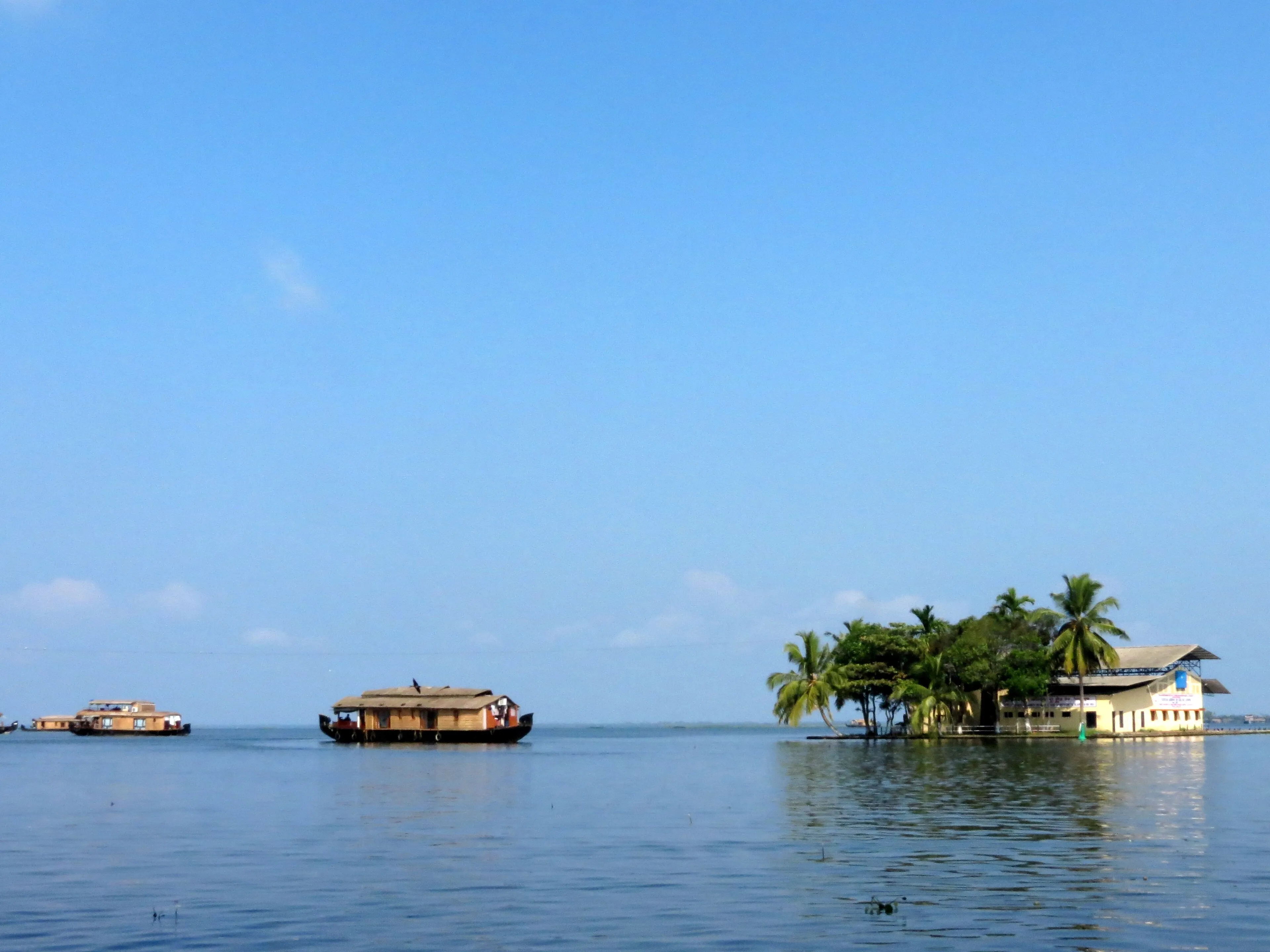 Alleppey Houseboats Overnight Stay on the Alleppey Kerala backwaters